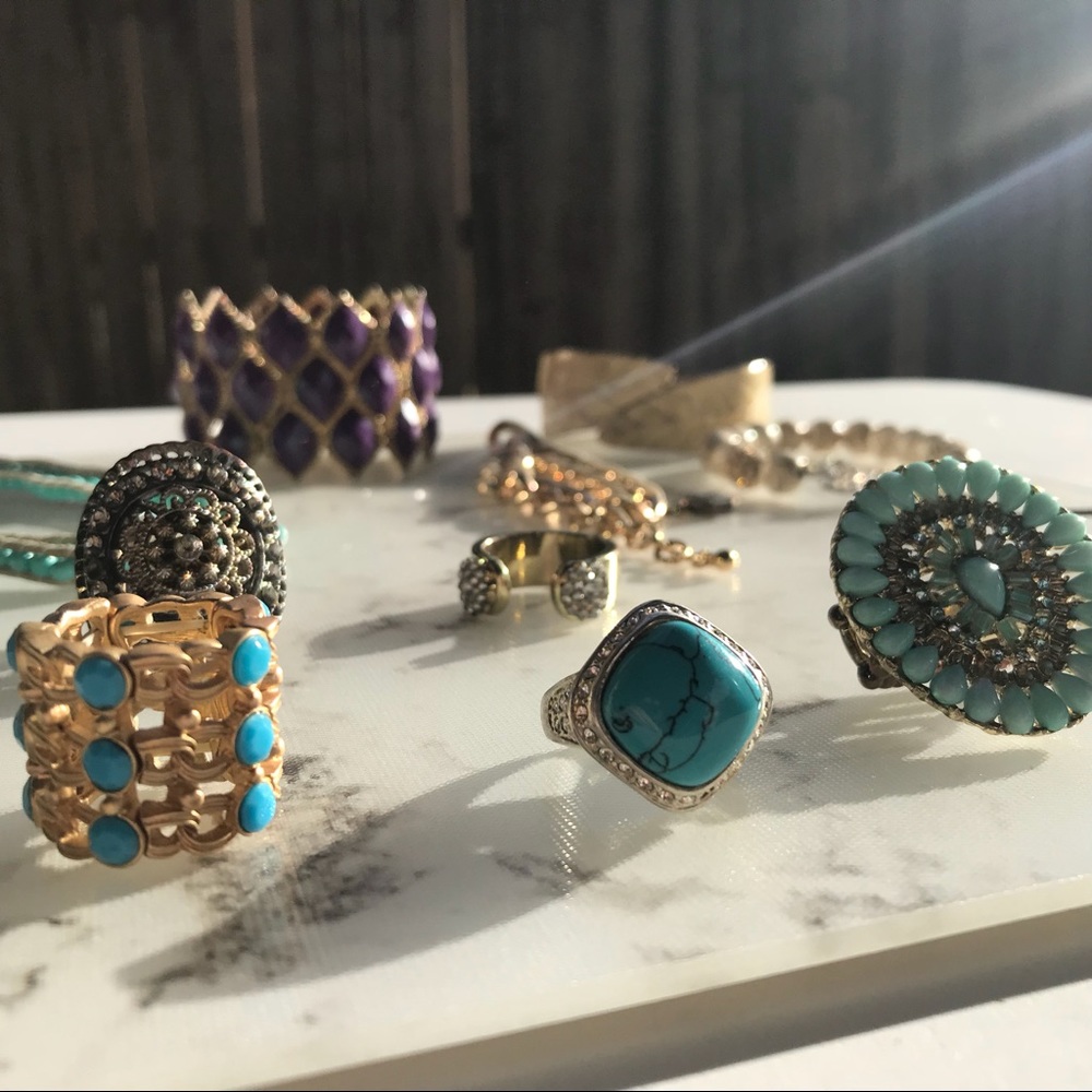 14 Pieces of Jewelry bracelets - necklaces - rings